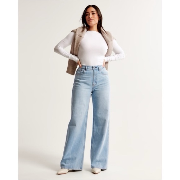 Abercrombie & Fitch Denim - NWT Abercrombie Curve Love Wide Leg High Rise Jeans 32 Short